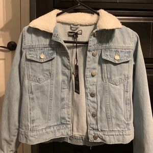 Fuzzy collared denim jacket